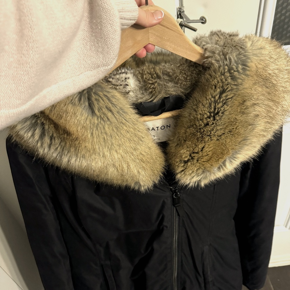Aritzia Baboon Dawn Parka --excellent condition black